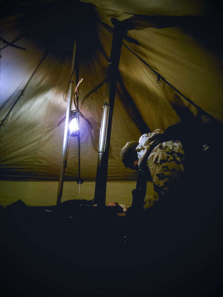 President Niinistö spent the night in a half platoon military tent. Photo: Tino Savolainen / Office of the President of the Republic of Finland