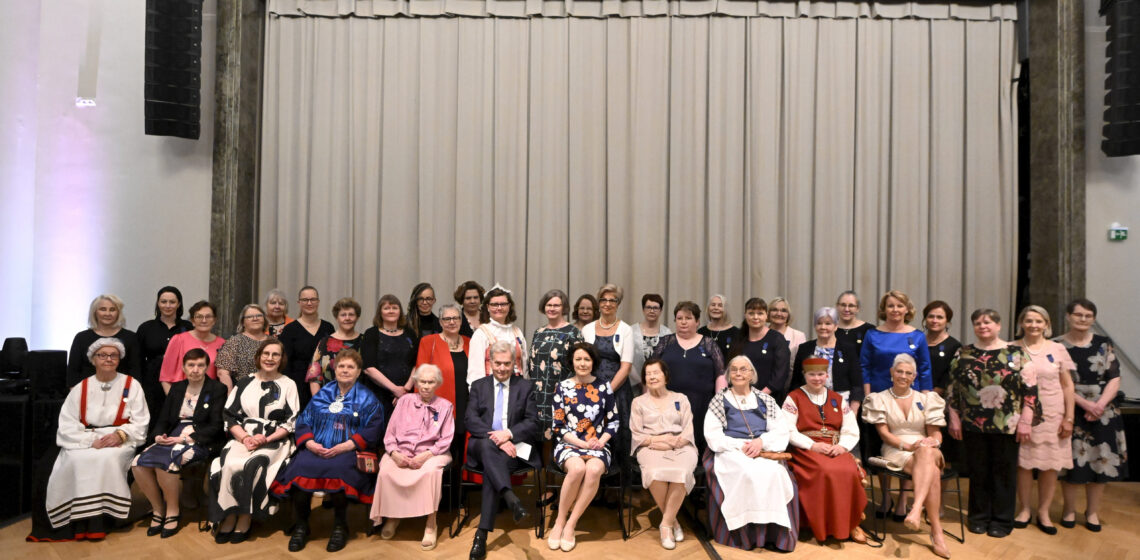Valtakunnallisessa äitienpäiväjuhlassa palkittiin 39 kasvattajana ansioitunutta äitiä. Kuva: Markku Ulander/Lehtikuva