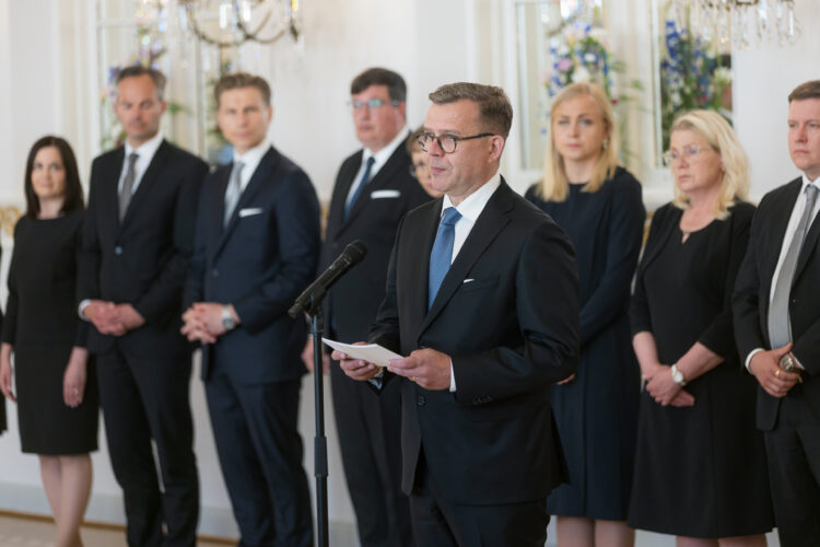 Statsminister Petteri Orpos nya regering på besök i Presidentens slott den 20 juni 2023. Foto: Matti Porre/Republikens presidents kansli