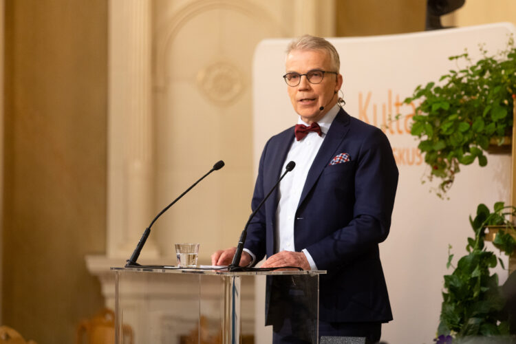 The event was moderated by journalist Keijo Leppänen. Photo: Matti Porre /The Office of the President of the Republic of Finland