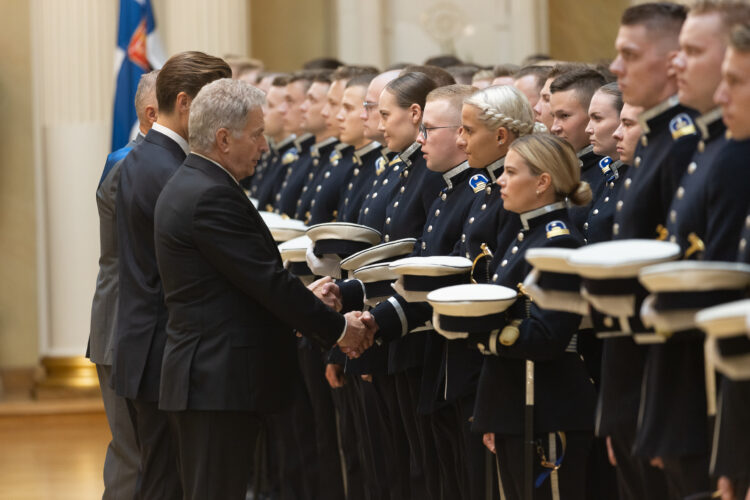 The President of the Republic of Finland promoted graduating Officer Cadets to Lieutenants and appointed them to the position of an officer or a fixed-term position of a junior officer on 25 August 2023. Photo: Juhani Kandell/Office of the President of the Republic of Finland
