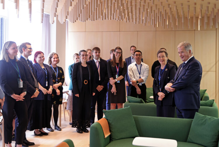 Alongside the busy programme, it is always a pleasure to visit the Permanent Mission of Finland to the UN to greet the staff and thank them for their excellent preparations. Photo: Riikka Hietajärvi/Office of the President of the Republic of Finland
