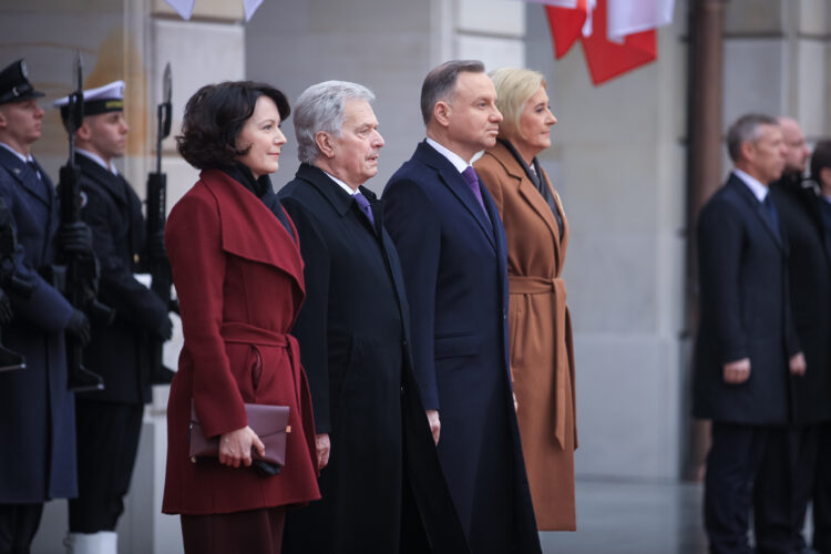 Mottagningsceremoni utanför i Presidentpalatset i Warszawa. Foto: Matti Porre/Republikens presidents kansli