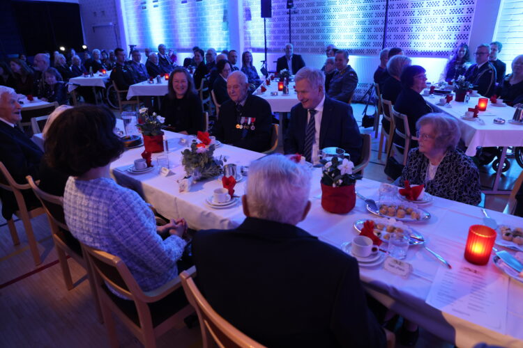 Presidenttipari osallistui Kaunialan sairaalan perinteiseen joulujuhlaan. Kuva: Juhani Kandell/Tasavallan presidentin kanslia