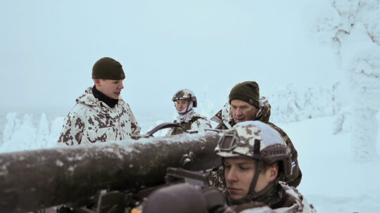 During the inspection visit, President Niinistö became acquainted with the operations of the Rovaniemi Air Defence Battalion. Photo: Riikka Hietajärvi/Office of the President of the Republic of Finland