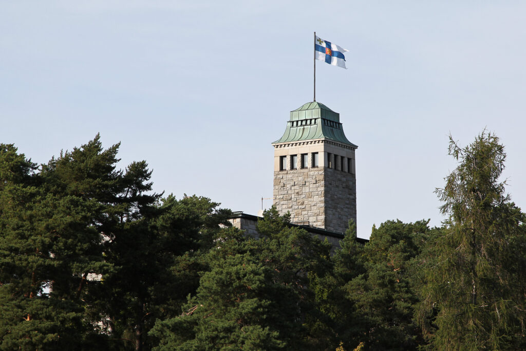 The granite main building of Kultaranta.