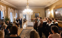 Presidenttipari vastaanotti perinteiset joulutervehdykset