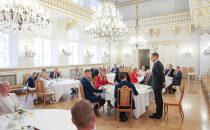 Presidentti Stubb tapasi eduskunnan ulkoasiainvaliokunnan ja puolustusvaliokunnan